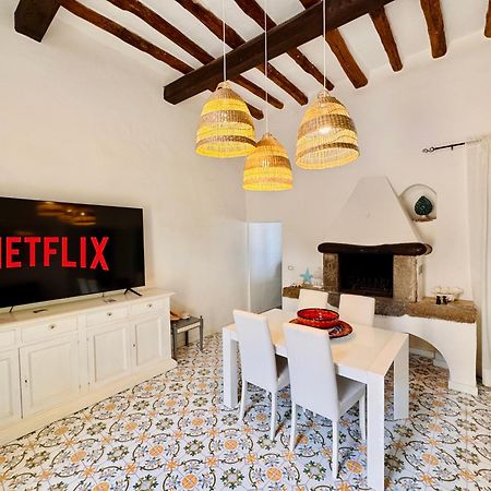 Villa Pomelia, Villa Nel Corso Di Santa Marina Salina A 50 Mt Dal Mare Eksteriør billede